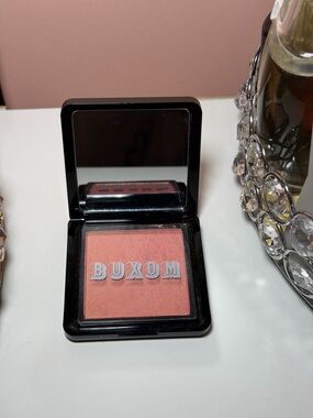Buxom Coral Pink Shimmer Blush Compact
SHADE: Intoxicate